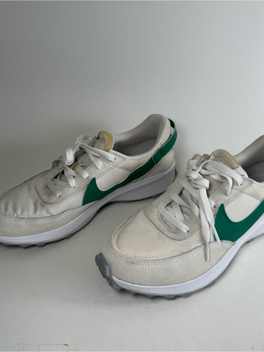Womens Nike Shoes Waffle Debut Size 10 Off White Ivory Green Sneakers Tennis Run - Picture 2 of 12